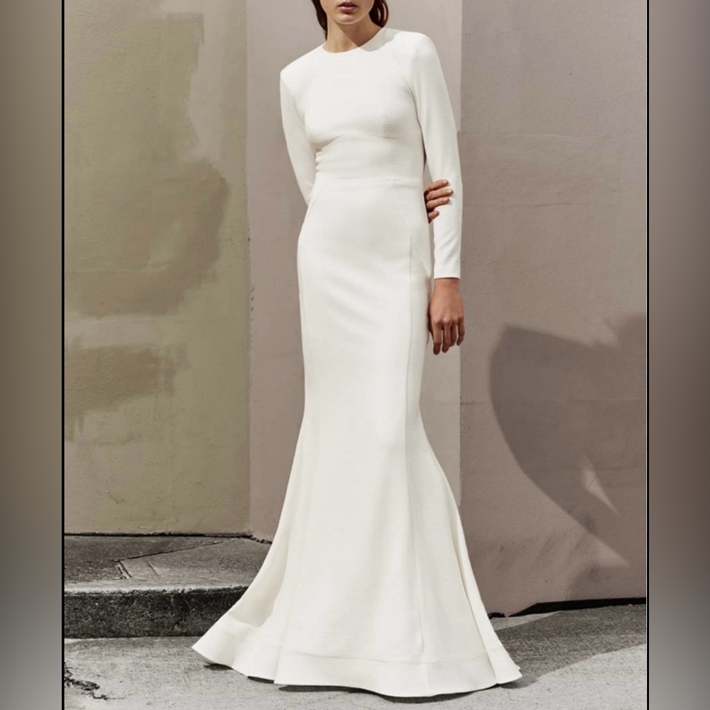 Rebecca Vallance "Billie" White Long Sleeve Gown. Size 8